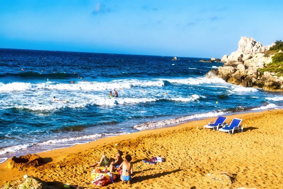 Die San Blas Bay liegt im Norden bei Nadur